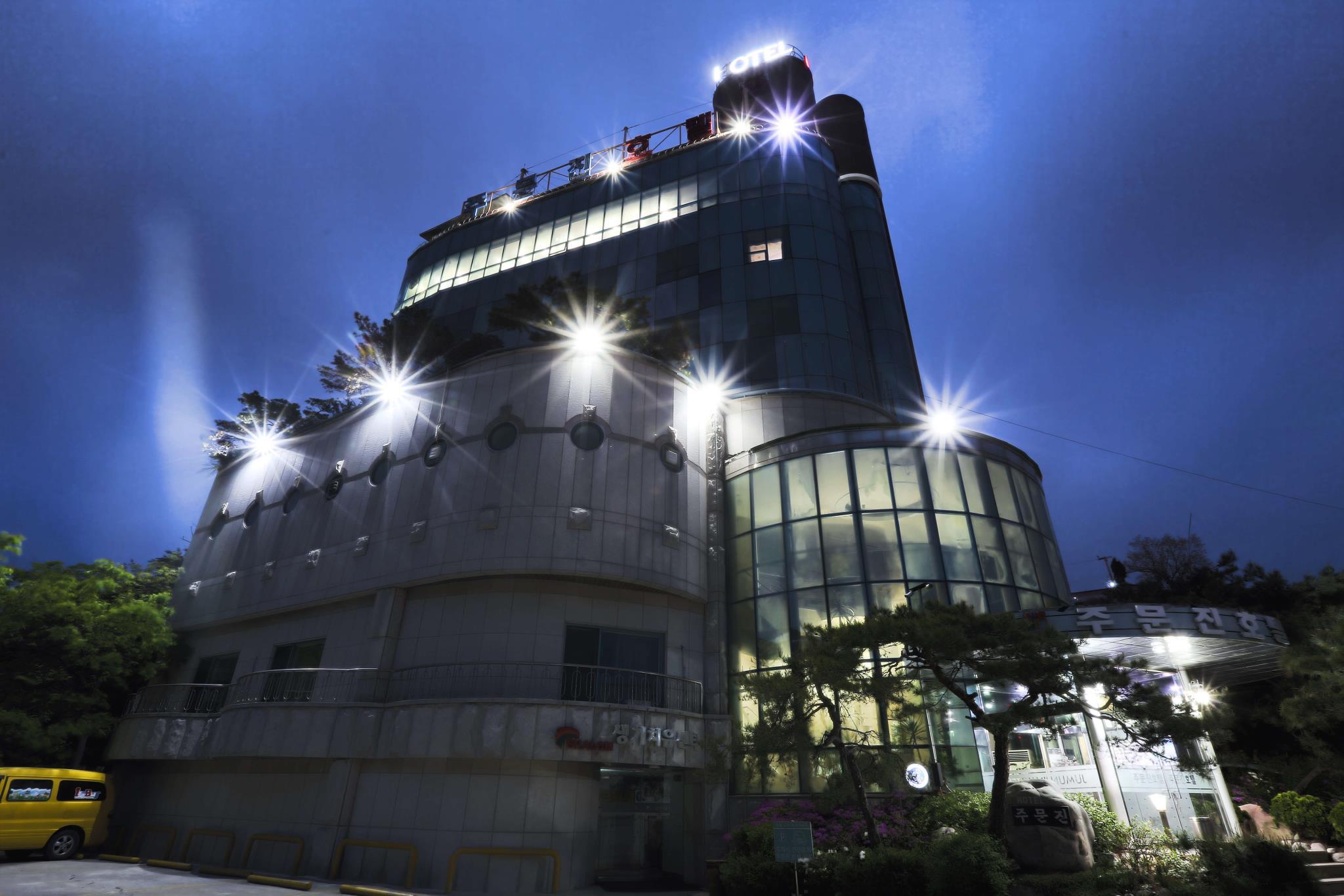 Jumunjin Hotel 1/26