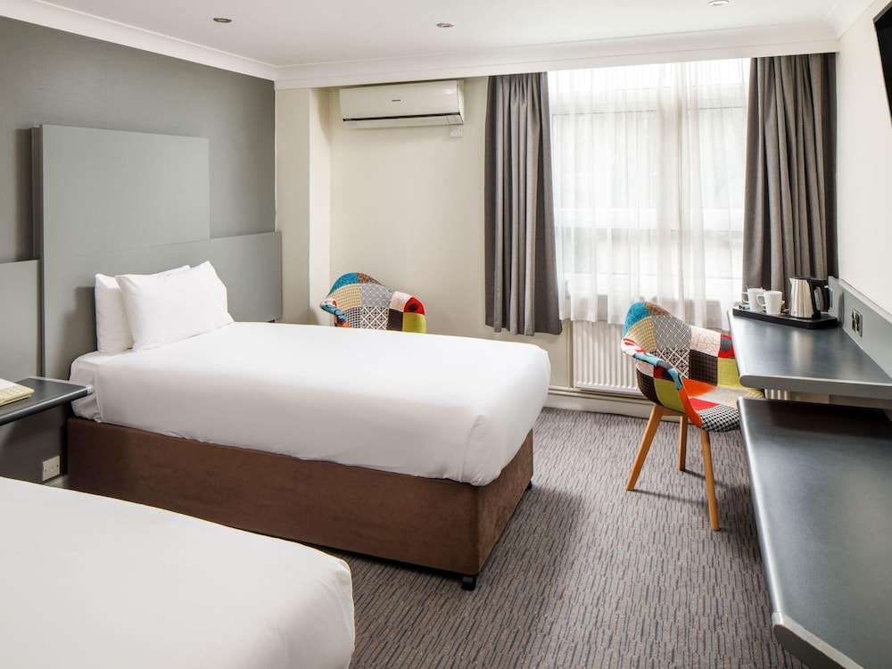 MERCURE CHESTER ABBOTS WELL HOTEL 8/50