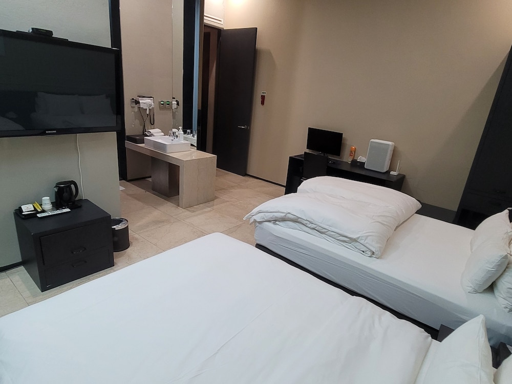 Starhills Hotel 34/74