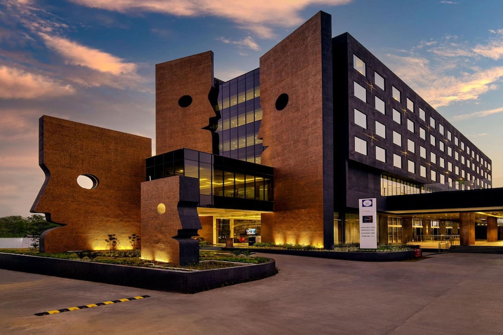 Essentia Luxury Hotel Indore 7/68