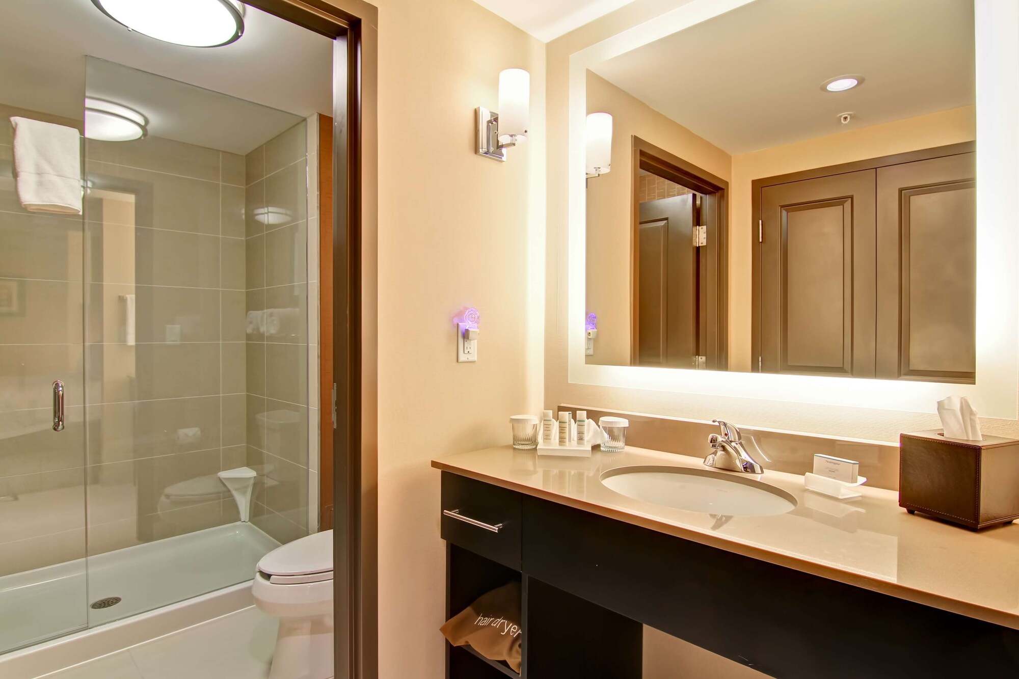 2 Bedrooms, Suite, 1 King or 2 Queen Beds، Homewood Suites by Hilton Waterloo/St. Jacobs 4/6