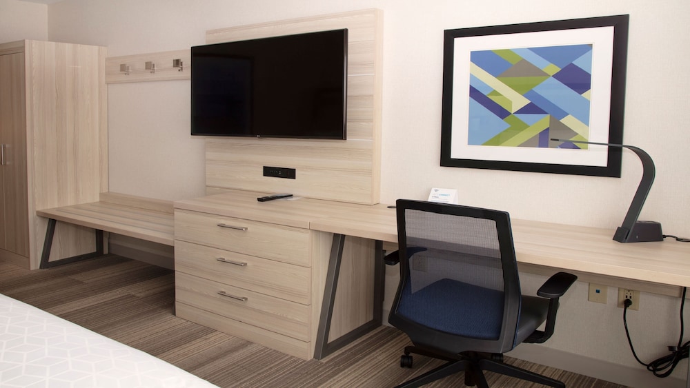 Holiday Inn Express & Suites Marion 47/65