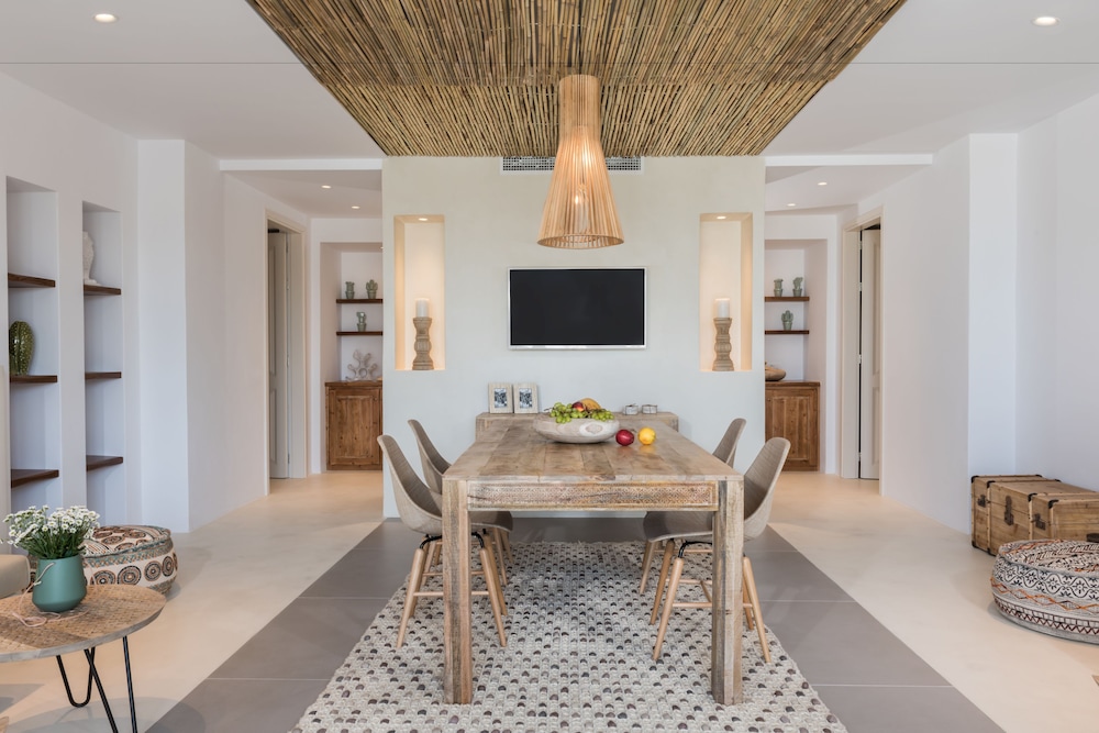 White & Co. Exclusive Island Villas 24/45