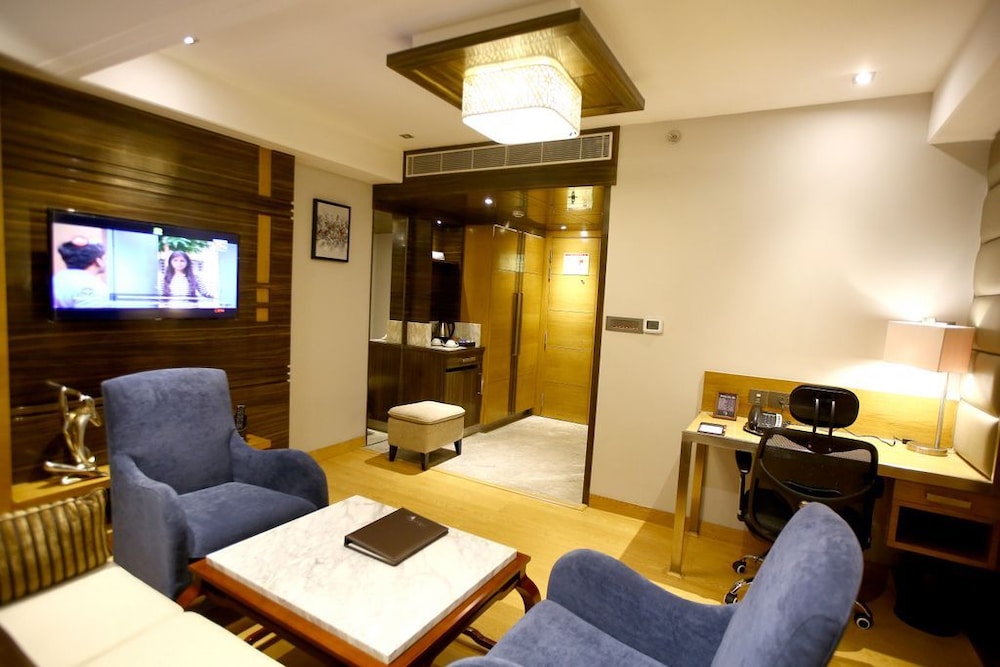 Regenta Central The Crystal 38/50