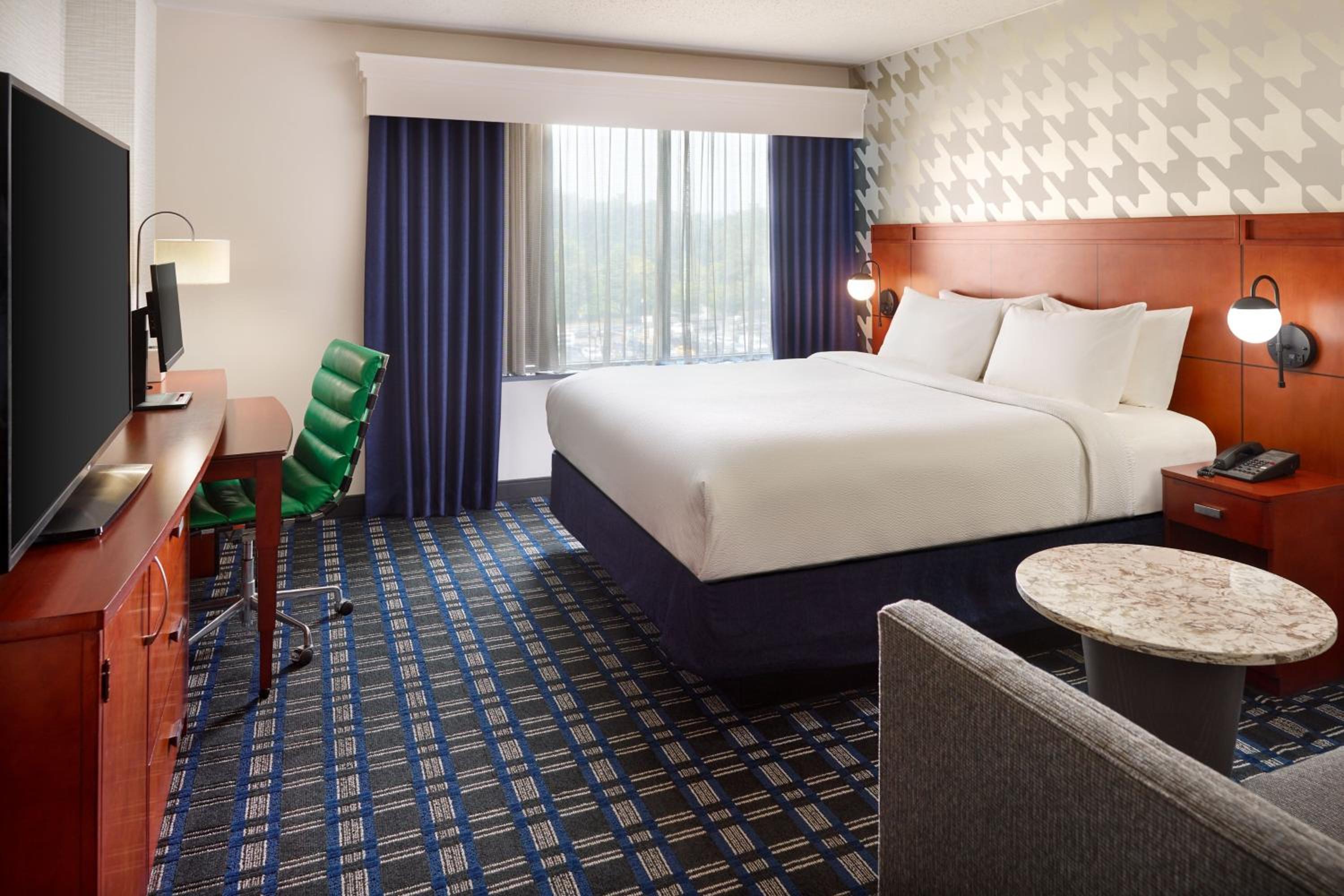 Room at Courtyard Arlington Crystal City/Reagan National Airport, ARLINGTON - VA