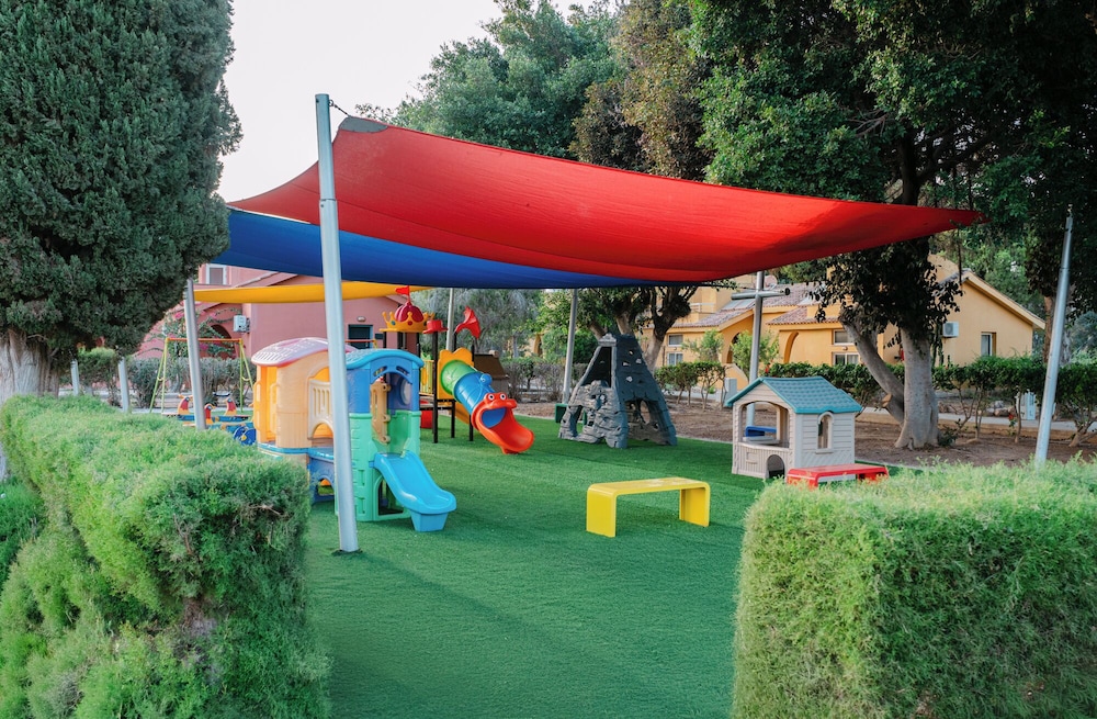 Makronisos Holiday Village 43/50