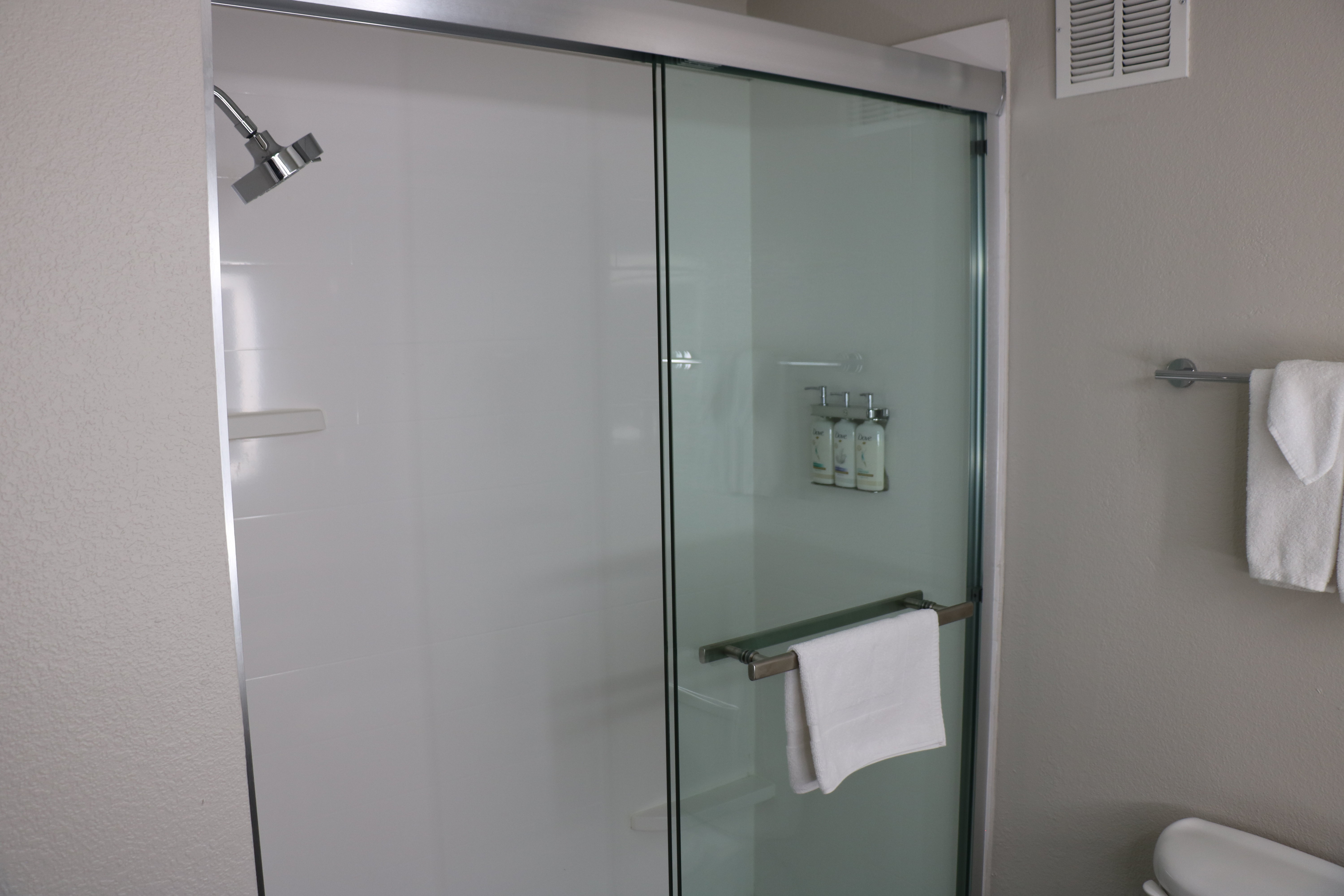 جناح بسرير كينج، Holiday Inn Express & Suites Marquette, an IHG Hotel 9/10