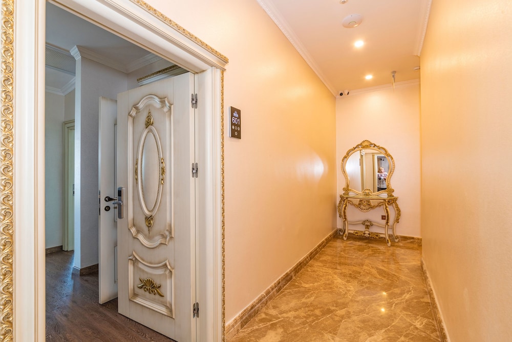 CZN Burak Hotel 37/74