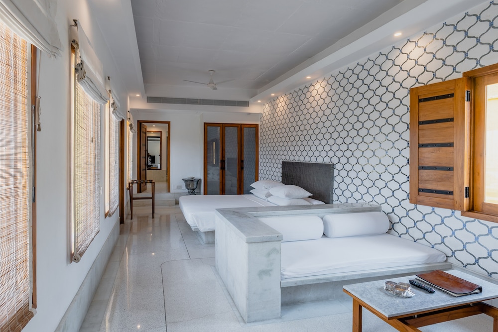 RAAS DEVIGARH(Formerly - DEVI GARH BY LEBUA) 28/70