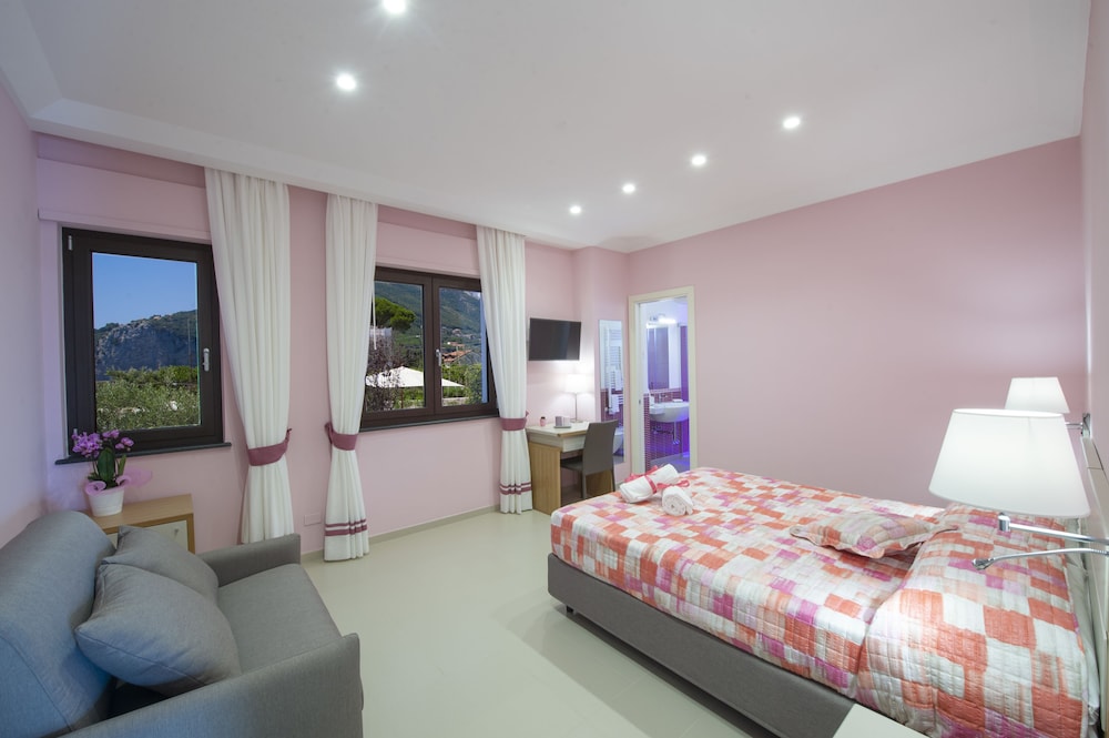 Villa Paradise Resort 5/50