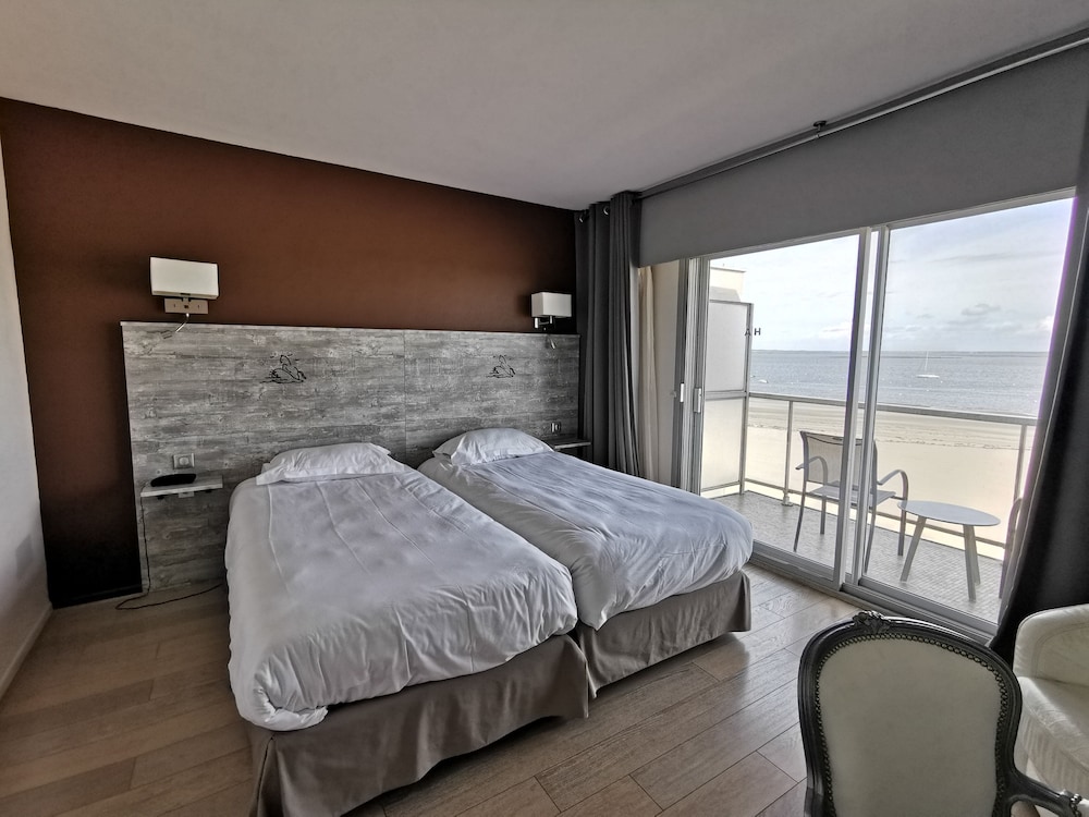 ARC HOTEL SUR MER 18/62