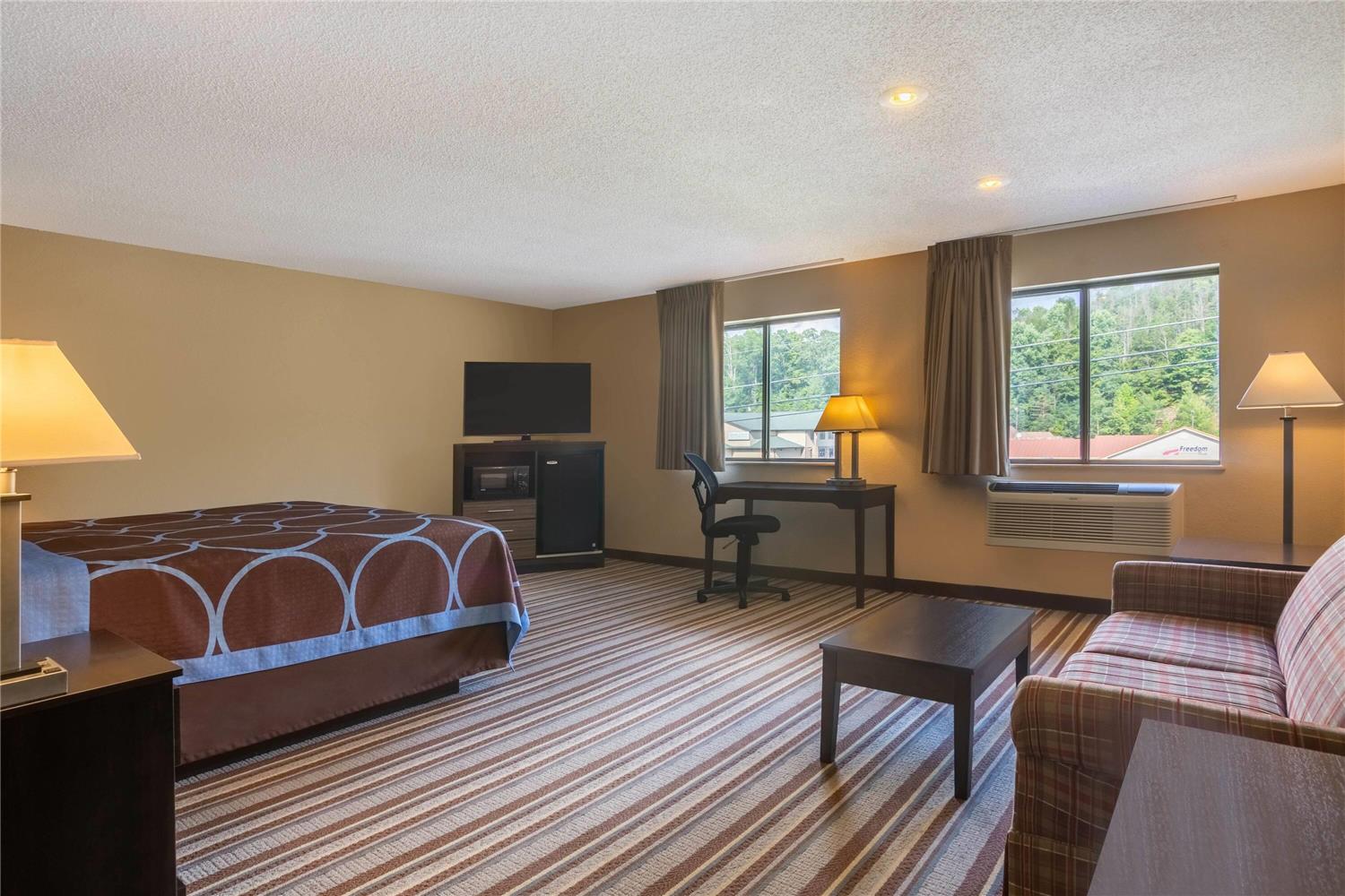 Super 8 By Wyndham Elkins 4/17