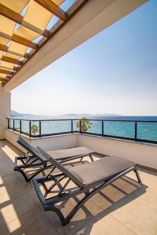 MAIA Luxury Beach Hotel & Spa 3/50