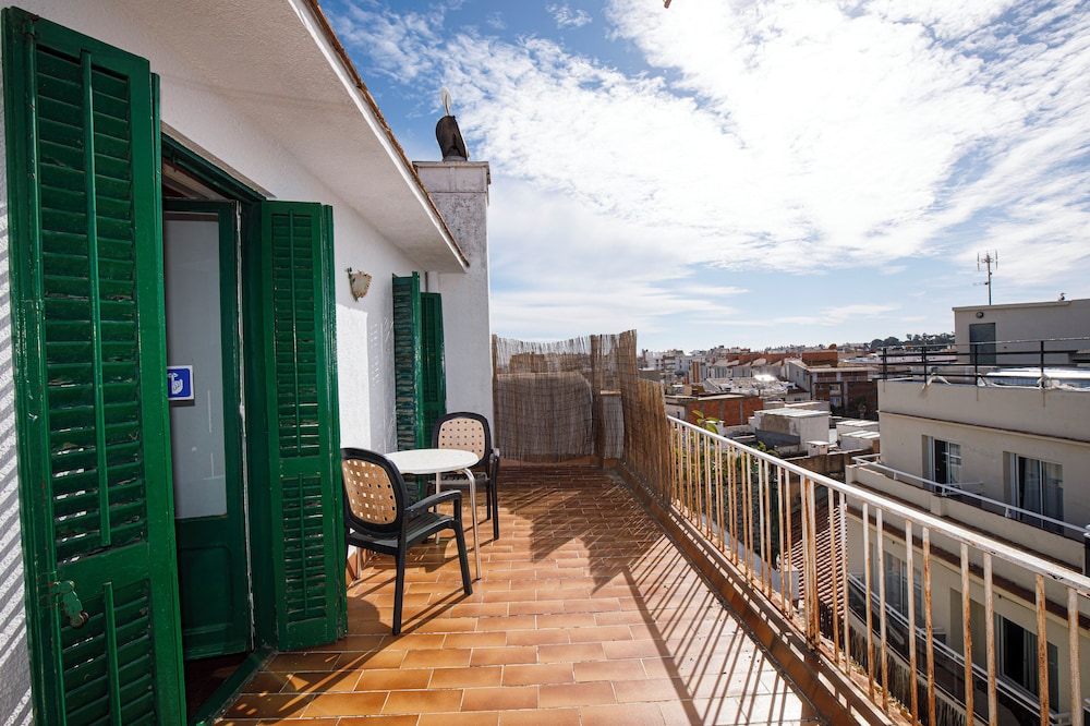 Hostal Mas 2/42