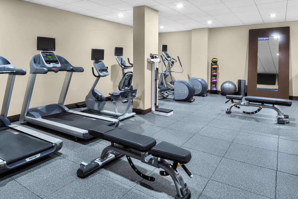 Hampton Inn & Suites Los Angeles/Hollywood 23/52