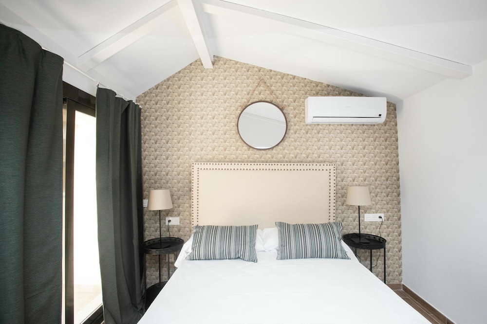 Feelathome Martires Apartments 5/74