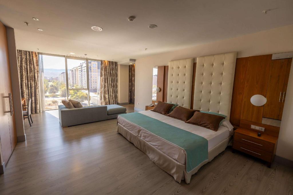 Suite, King Bed