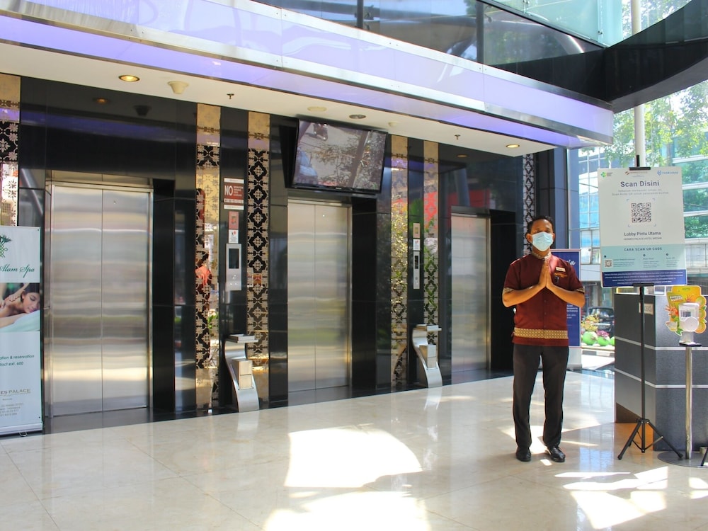 Hermes Palace Medan 9/58