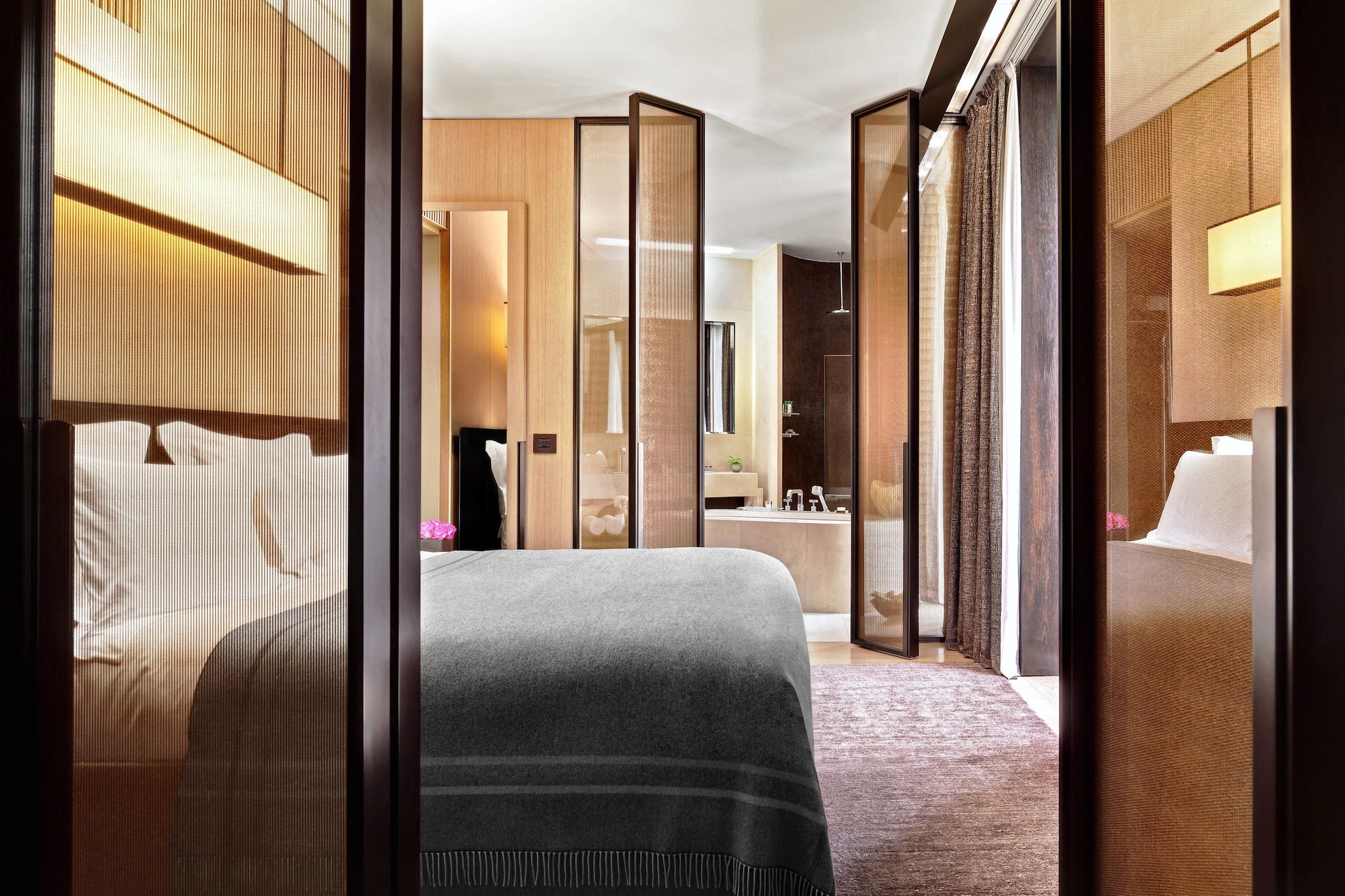 جناح سوبيريور بسرير كينج بإطلالة على الحديقة بغرفة نوم واحدة، Bulgari Hotel Milano 3/10