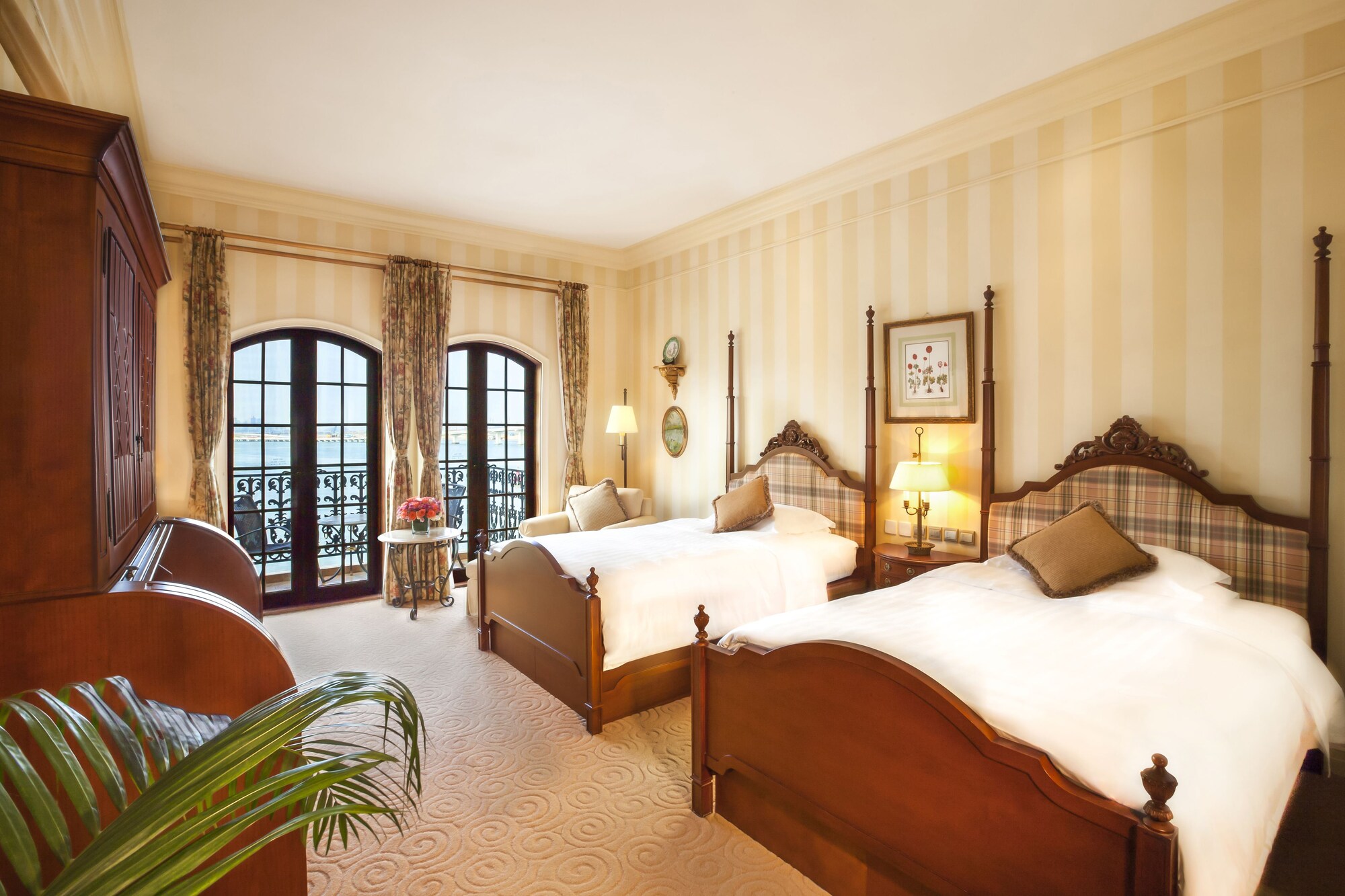 SUPERIOR, SEA VIEW, BALCONY