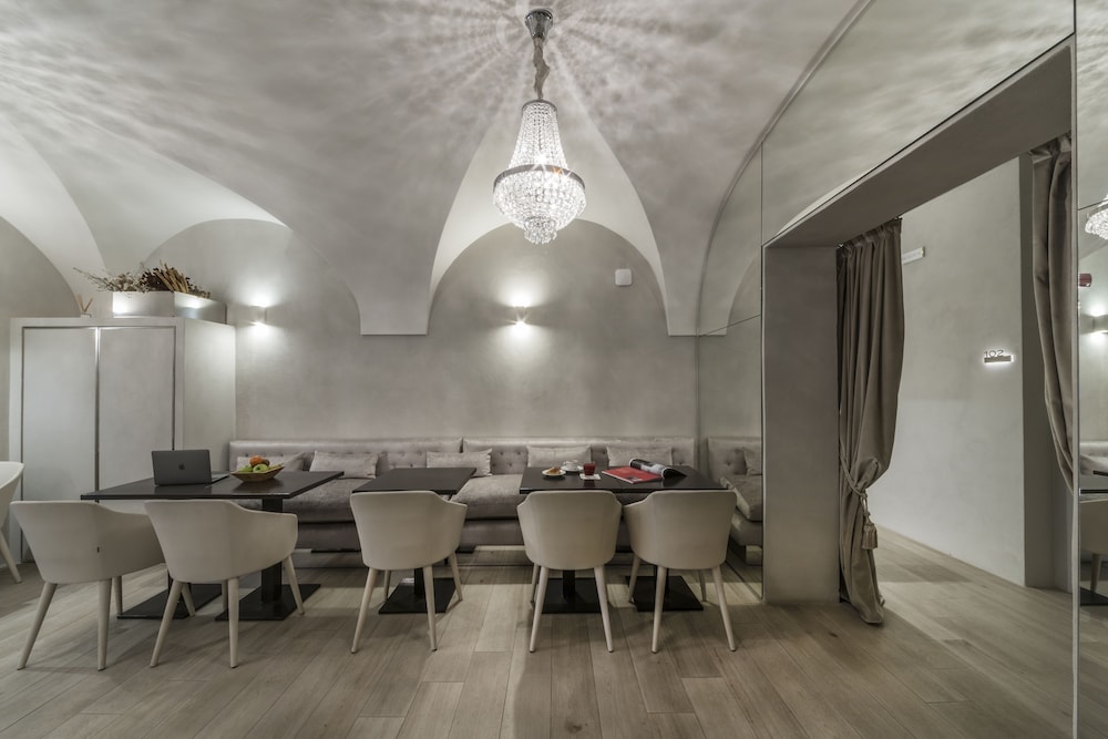 Terrace Pantheon Relais 65/71