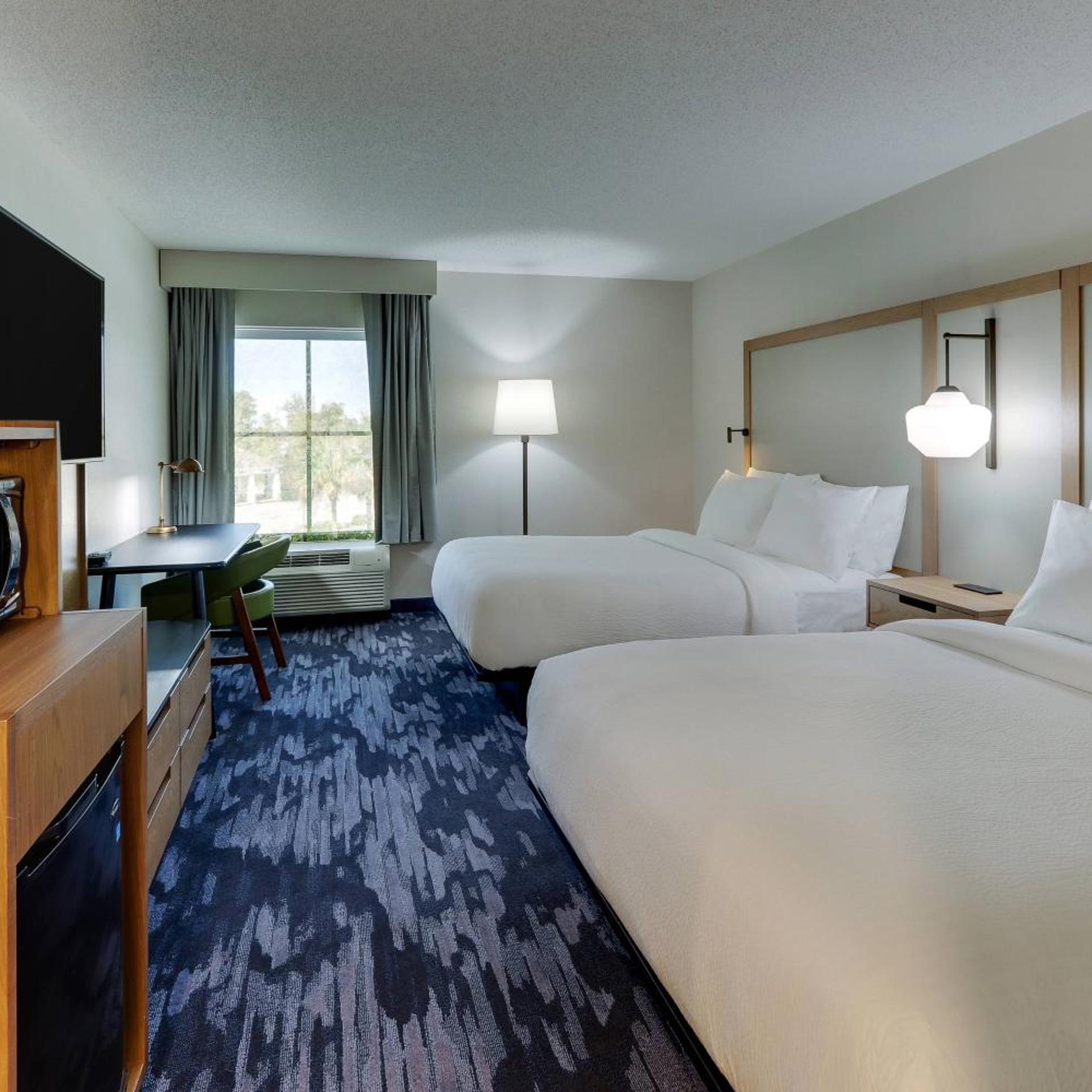 غرفة كبيرة بسريرين كوين