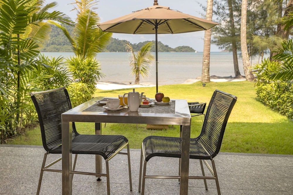 Peninsula Beach Resort 36/49