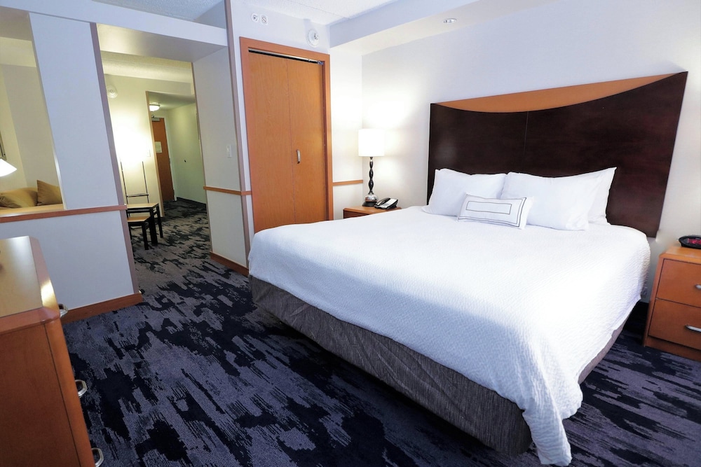Fairfield Inn Suites San Antonio Downtown Alamo Plaza 13/50