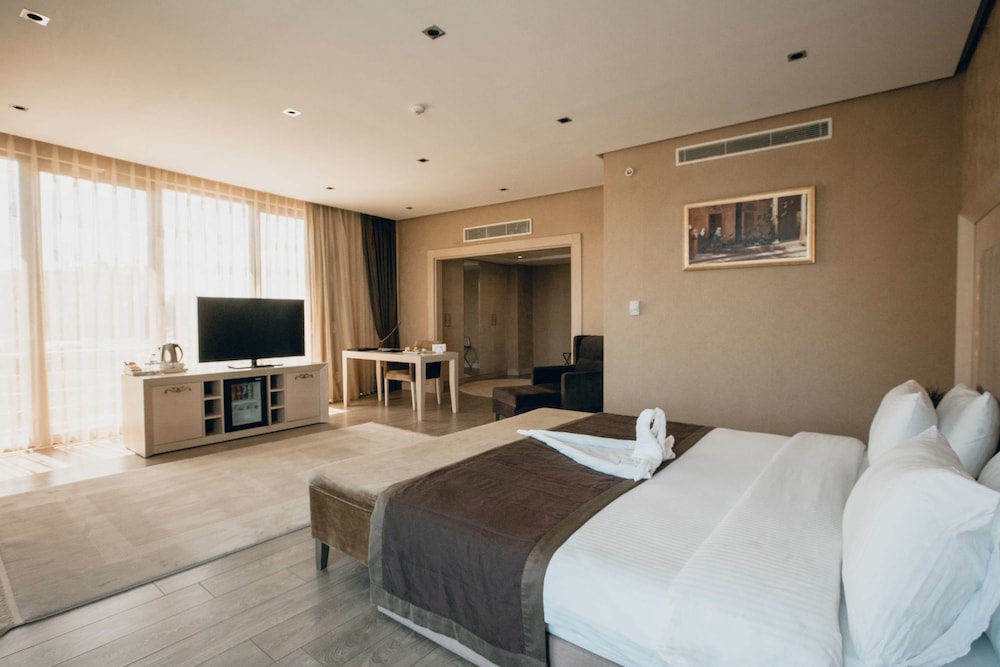 Hilly Hotel 17/71