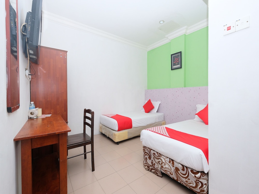 OYO 850 Gold Star Hotel 11/21
