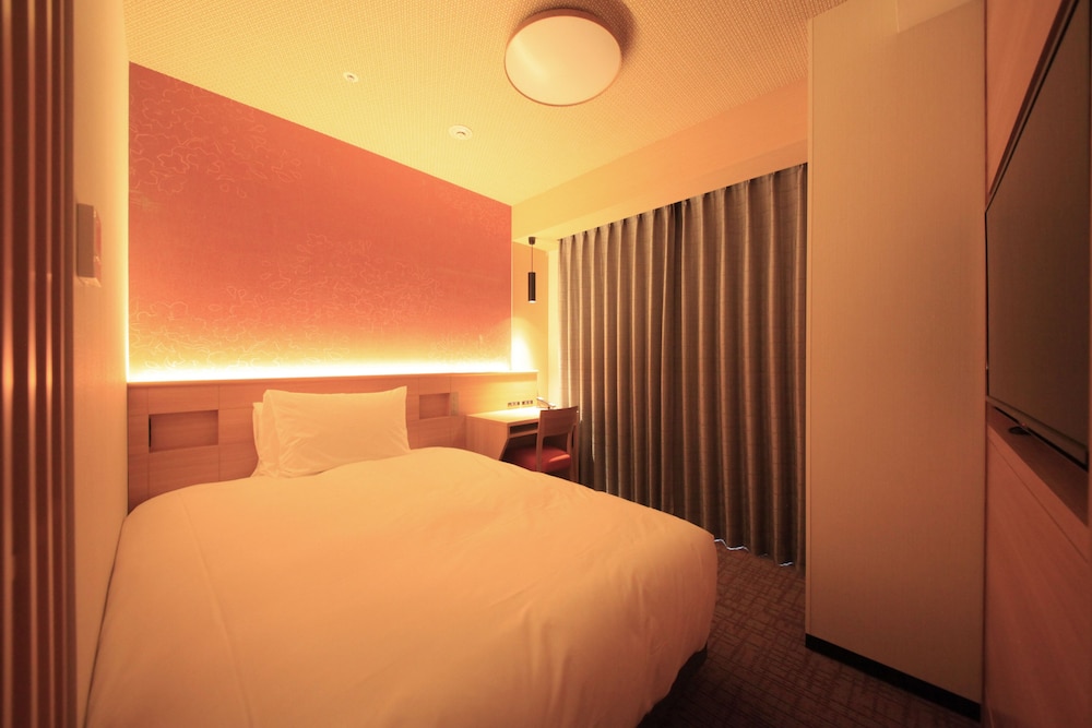 ROOM, SINGLE, SMOKING