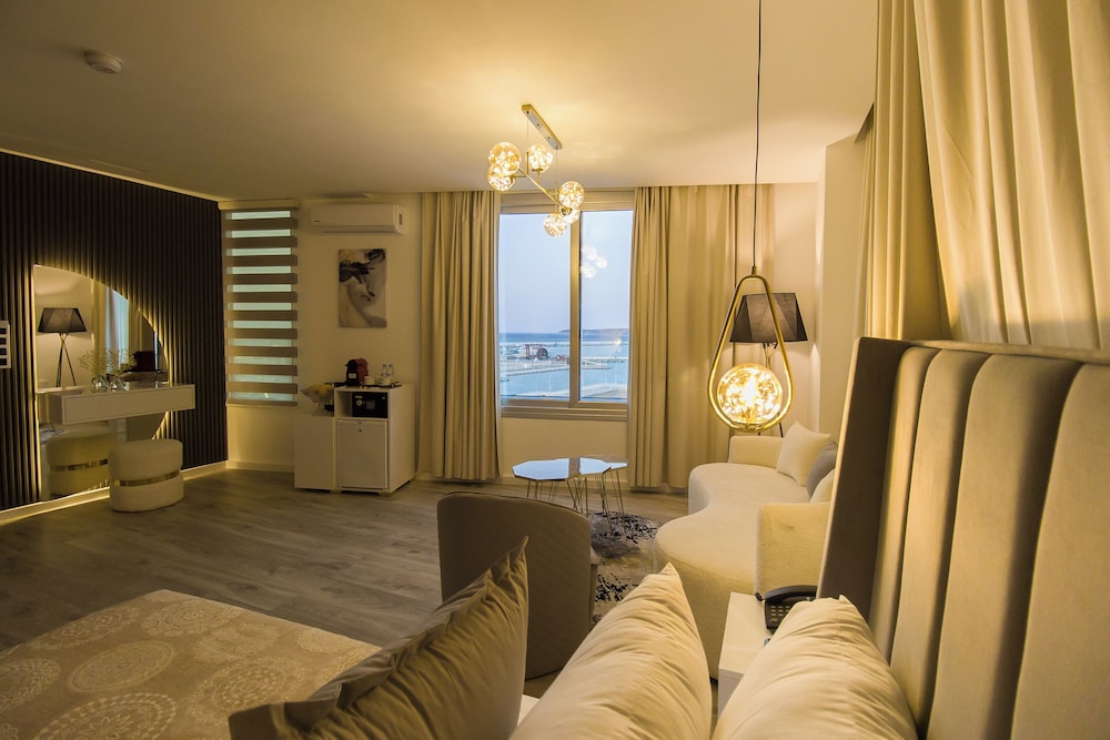 HOTEL MAMORA 30/72