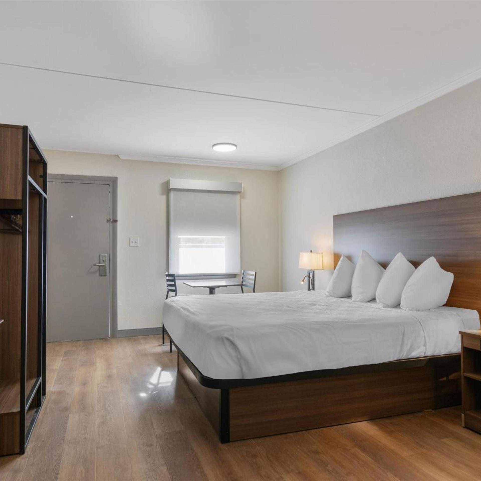 Room, King Bed, Dining Area, Kitchenette