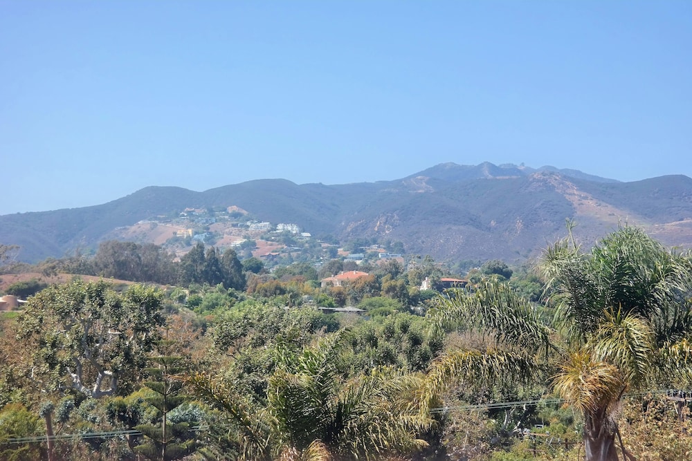 Malibu Country Inn 38/50