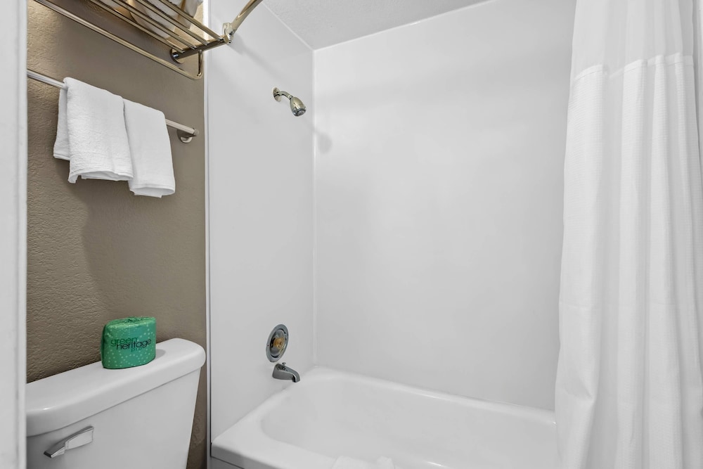 Park Inn by Radisson, Fargo West Acres 51/51