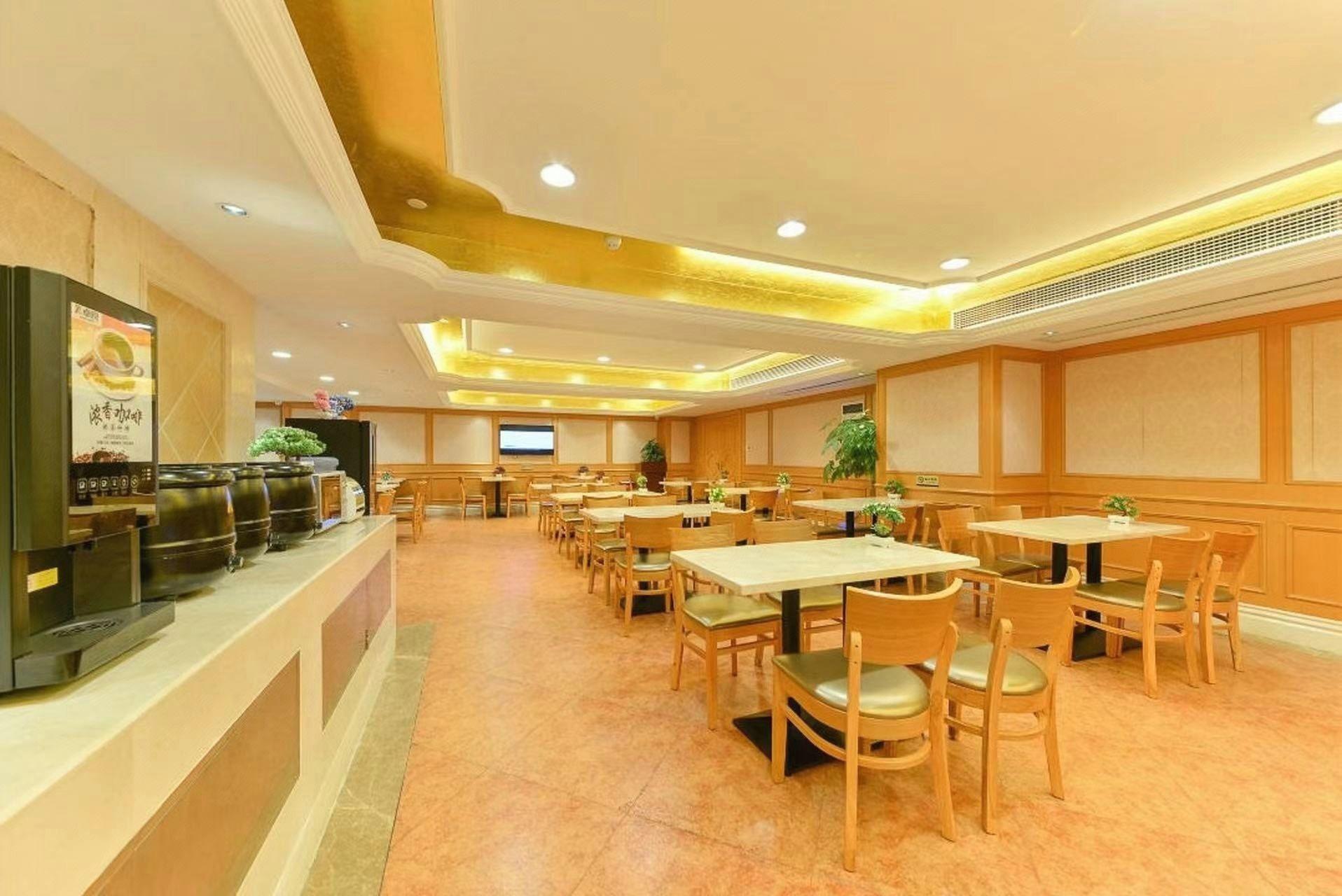 Vienna International Hotel (Shenzhen Fuyong Convention and Exhibition Center) 32/36