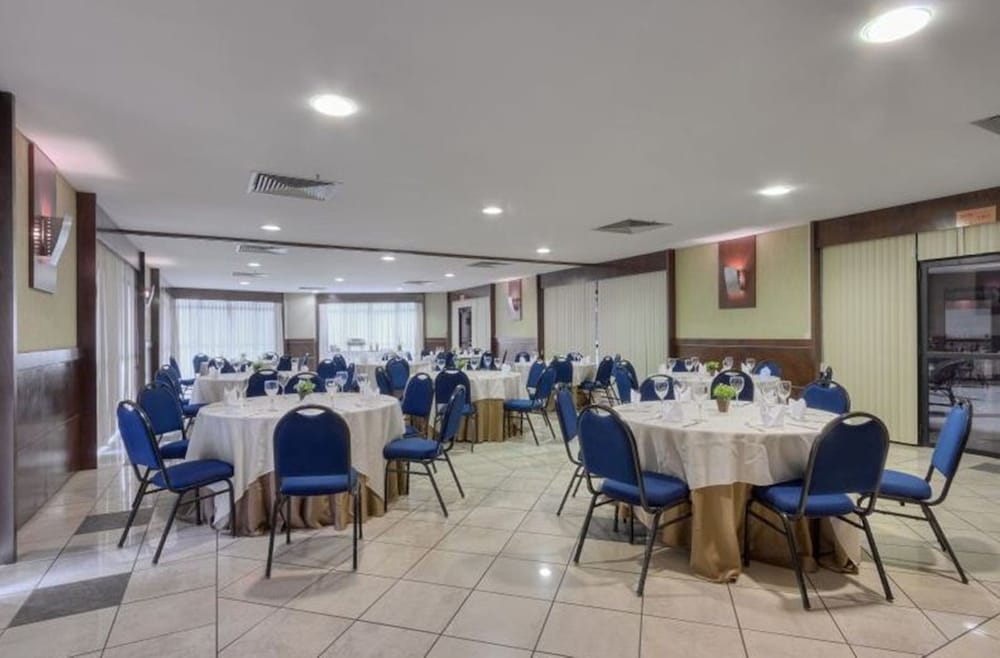 Iate Plaza Hotel 41/50