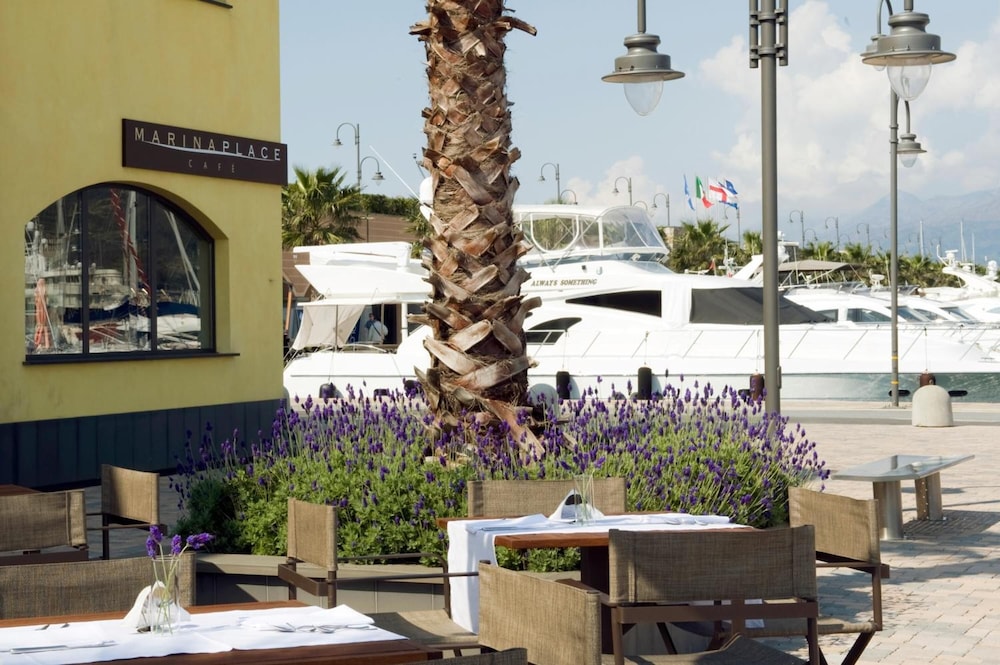 Marina Place Resort 45/51