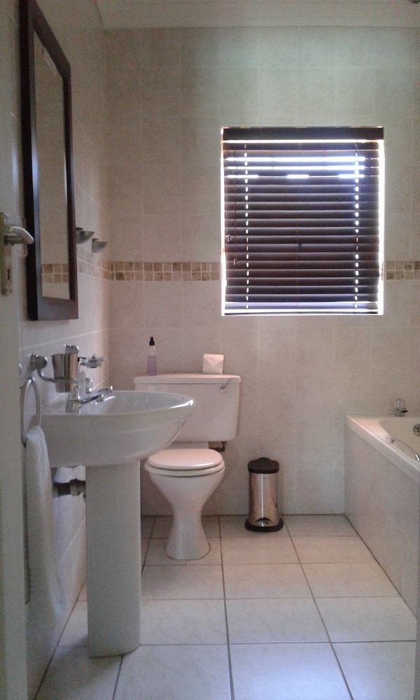 Amani Guest Lodge 39/41