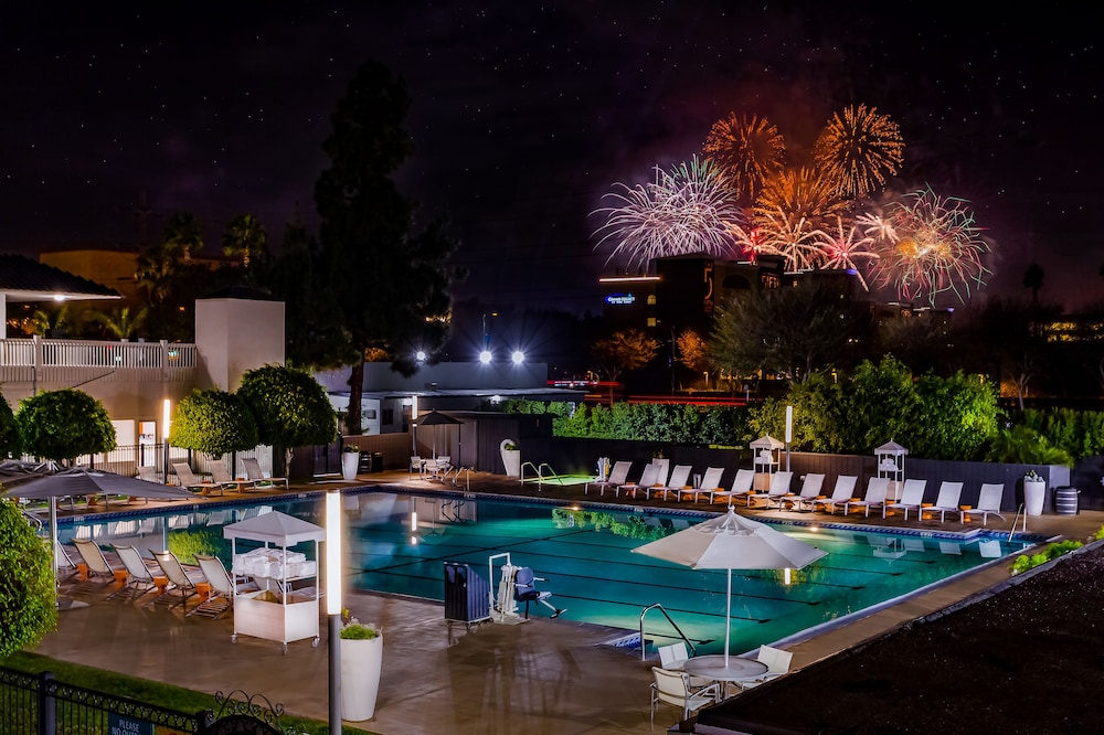 The Anaheim Hotel 72/74