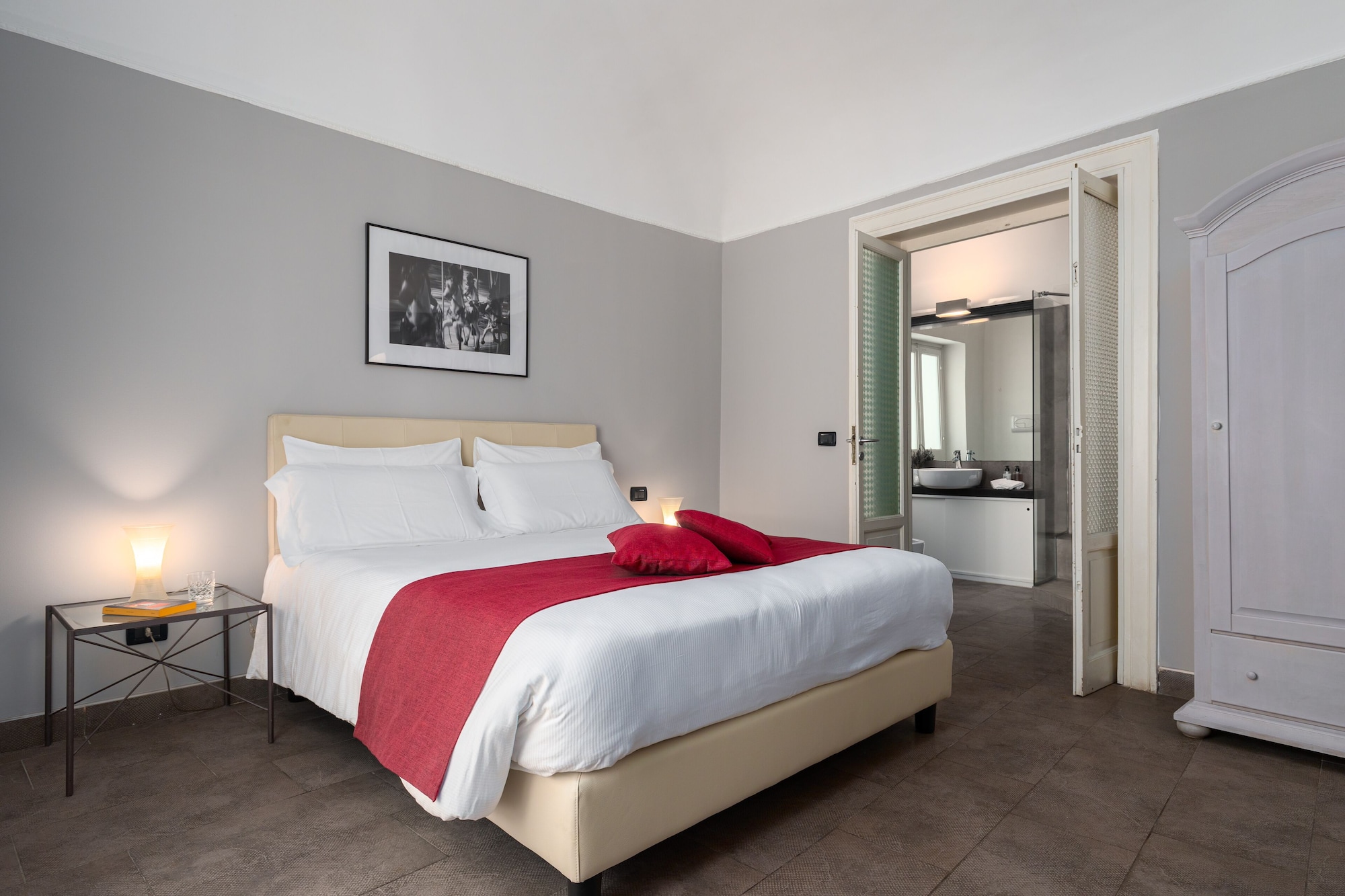 Suite, Balcony