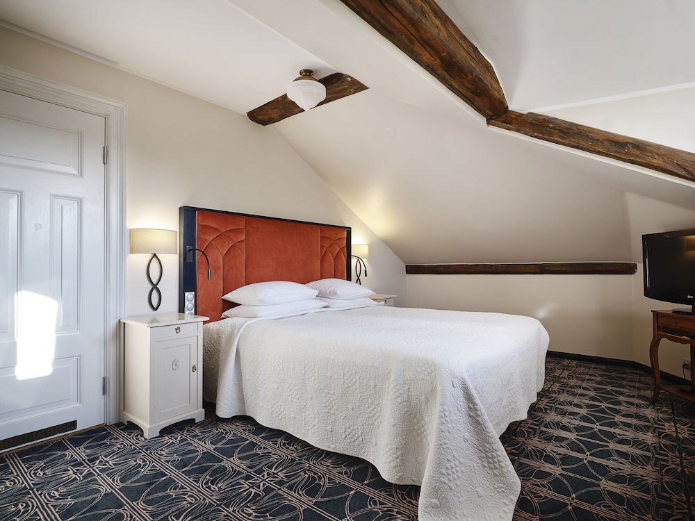 Villa Ammende Restoran and Hotell 13/50
