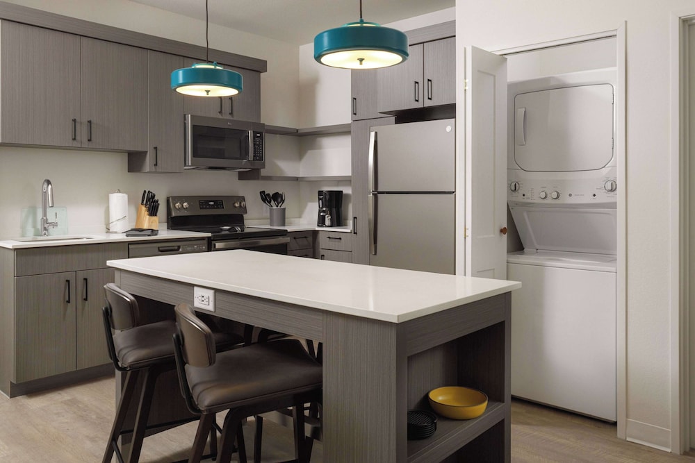 WaterWalk Extended Stay by Wyndham Jacksonville Deerwood Pk 40/56