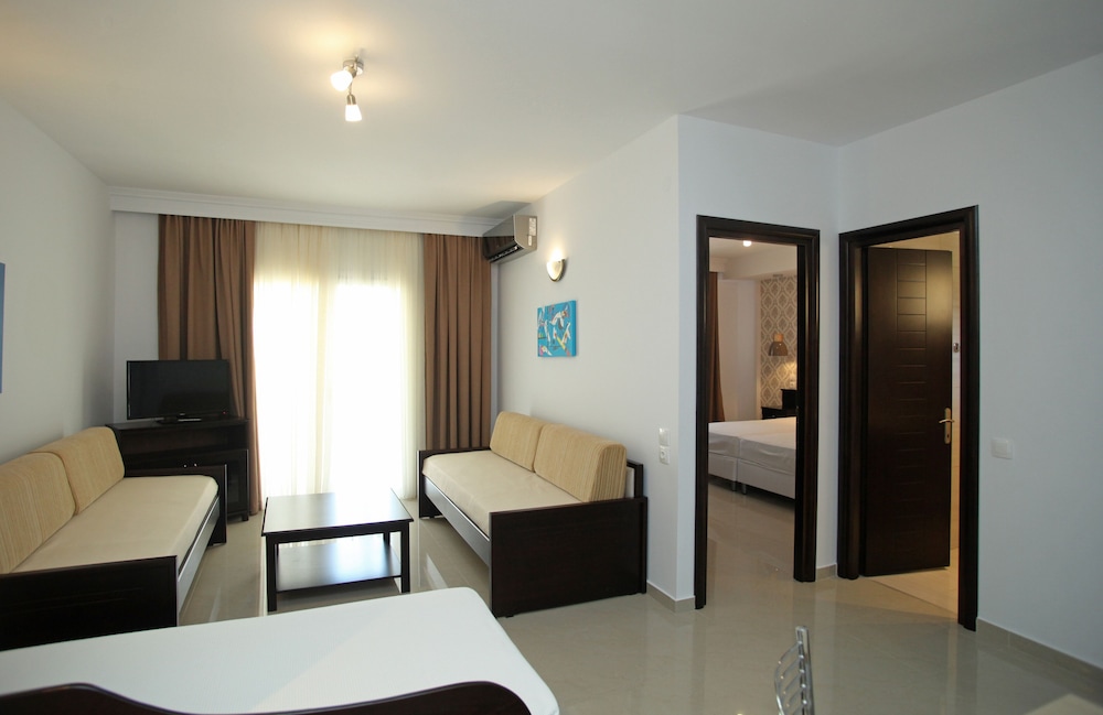 Naias Beach Hotel 25/43