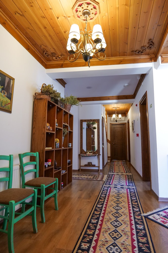 Lobby at Bineri Hotel Gjirakastra, GJIROKASTER