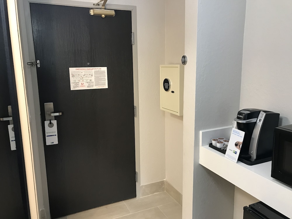 Holiday Inn Express Naples South I 75 38/67
