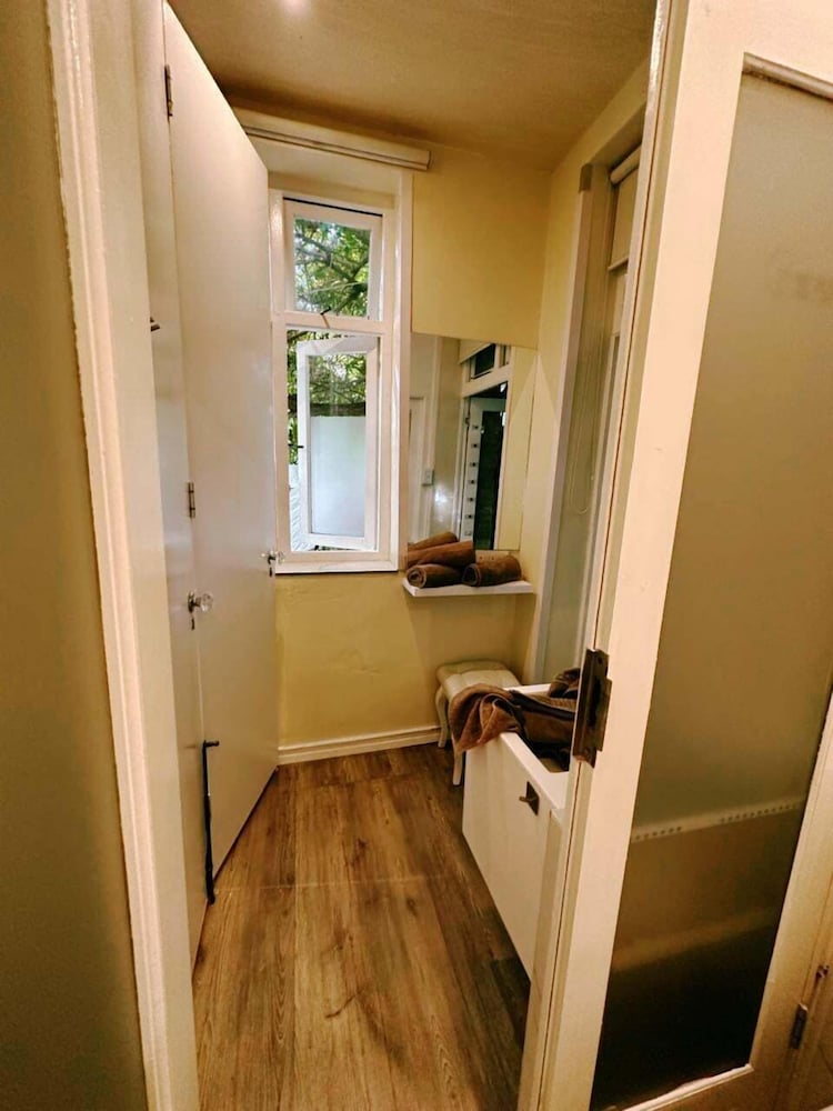 Ashby Manor Guest House 49/50