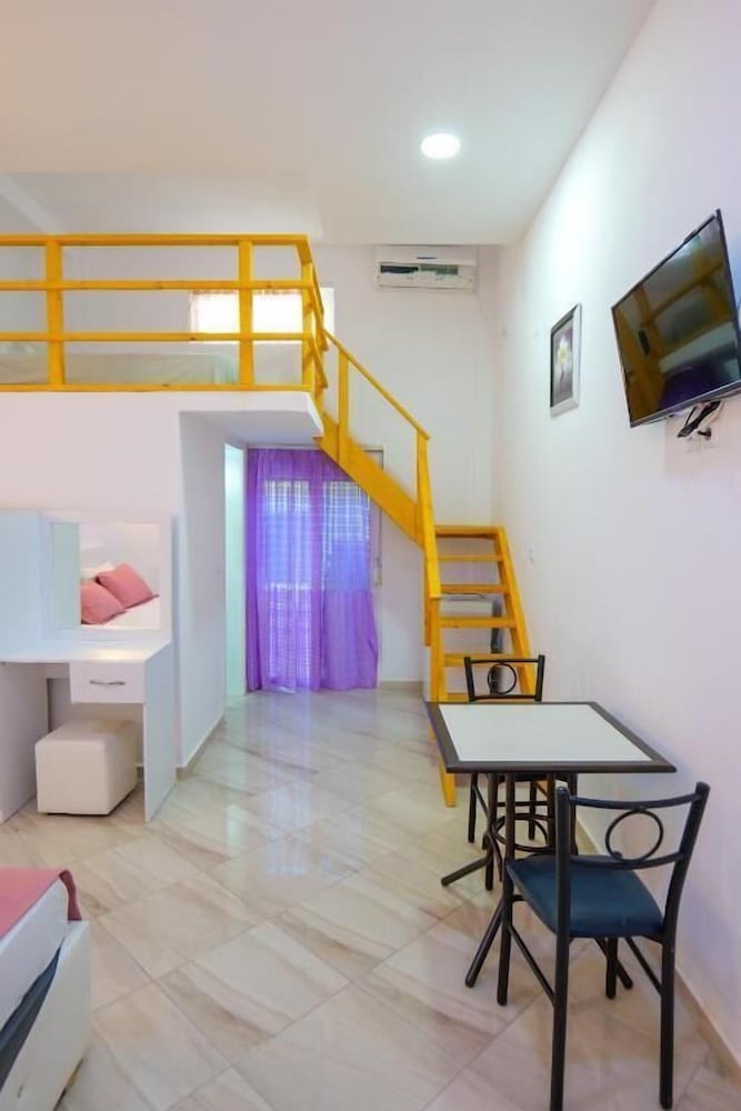 Hotel Chris 49/71