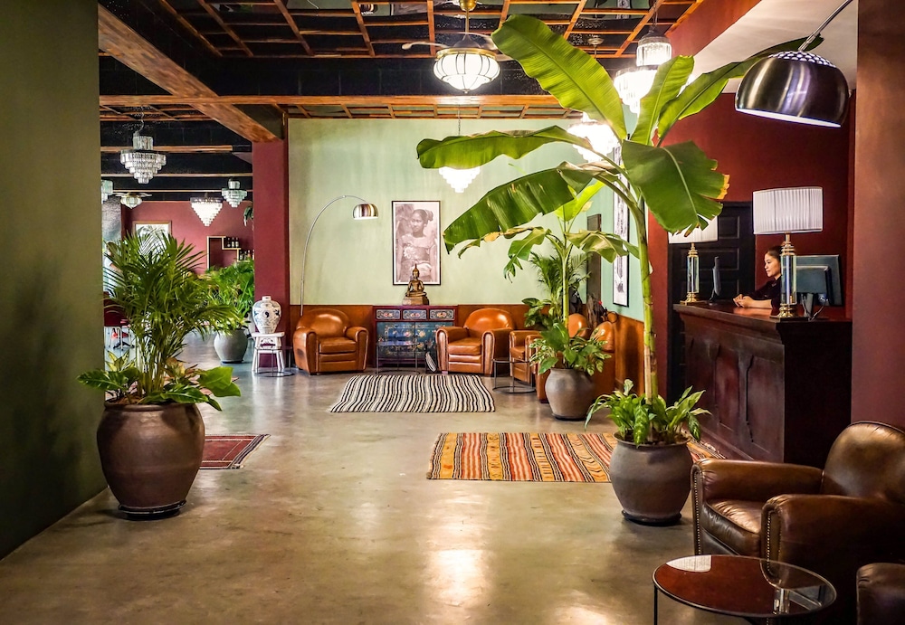 Lao Poet Hotel 12/71