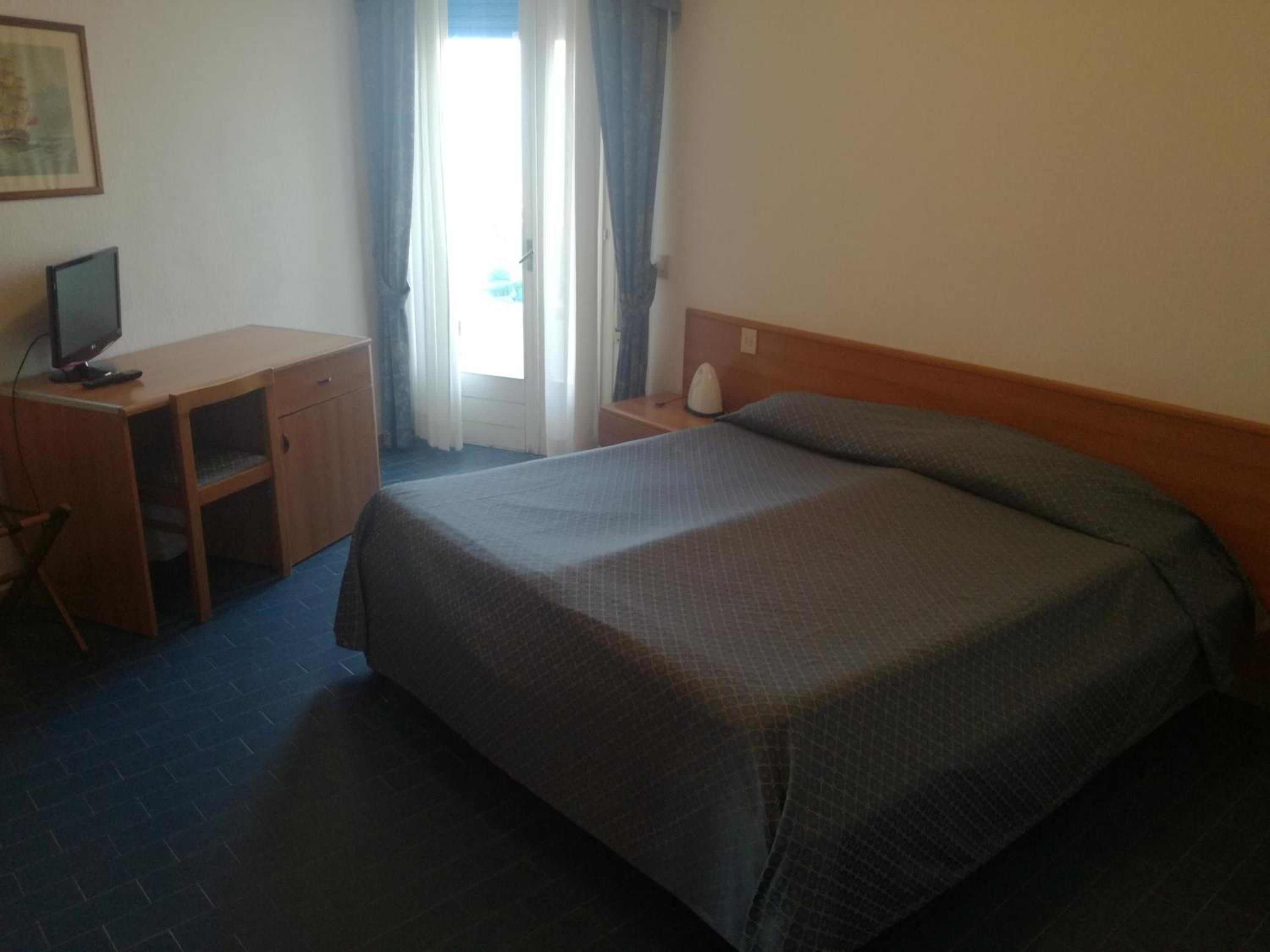Room, Triple, 1 Queen and 1 Single Bed